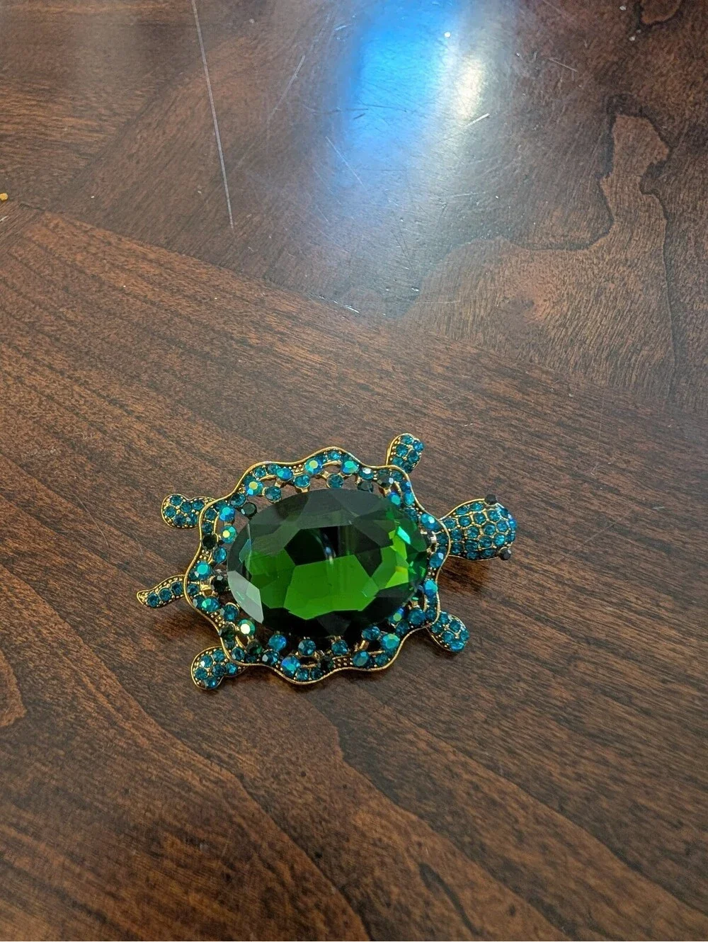 Gold Tone Green Faceted Bead and Gree Rhinestone Blingy Turtle Brooch New